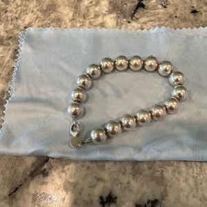 Tiffany beaded bracelet retail $550 7 inch beautiful bracelet